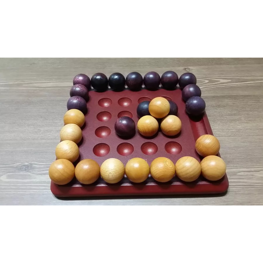 Pylos Board Game